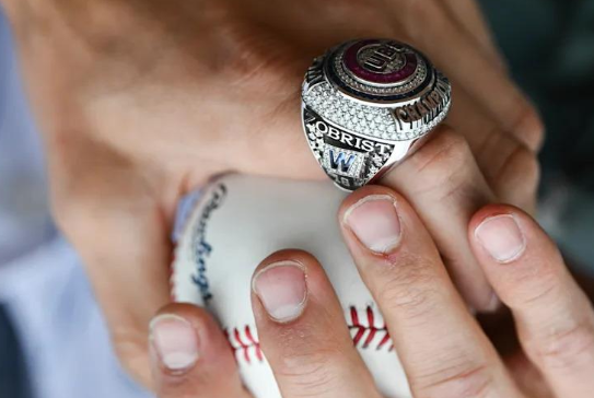 La bague — une histoire de gloire et de mémoire